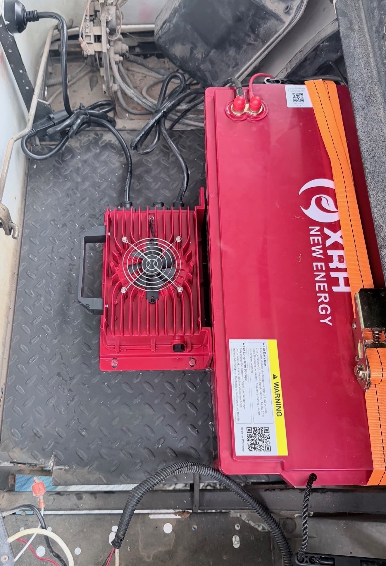 Lithium battery and smart charger mounted in golf cart floor