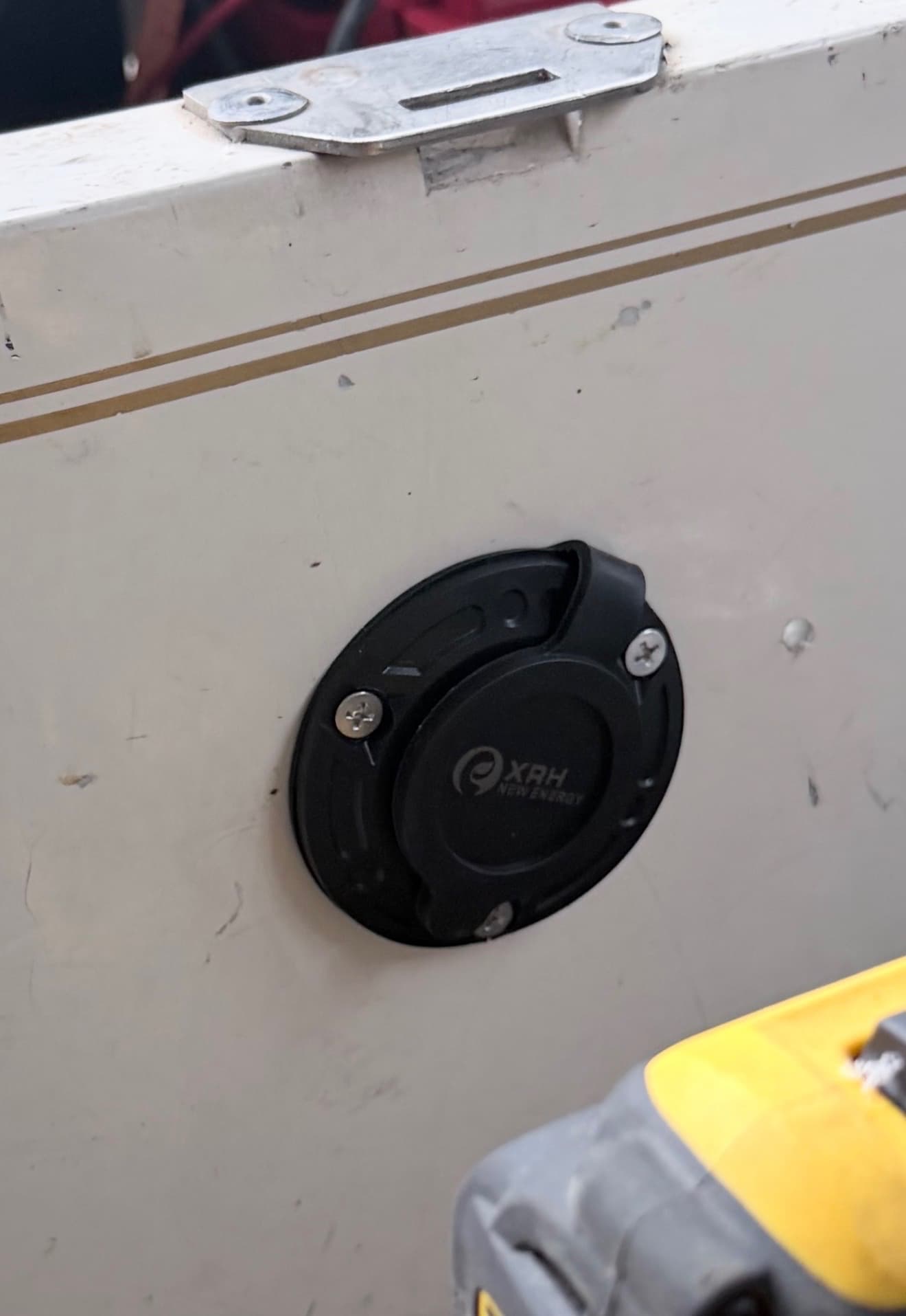 External charging port installed on cart body